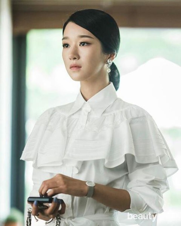 Prada/Instagram.com/actor_seoyeji Dress kemeja ini seharga $1,840 atau Rp. 27 juta.