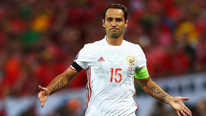 TOULOUSE, FRANCE - JUNE 20:  Roman Shirokov of Russia in action during the UEFA EURO 2016 Group B match between Russia and Wales at Stadium Municipal on June 20, 2016 in Toulouse, France.  (Photo by Dean Mouhtaropoulos/Getty Images)