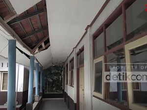 Bangunan Sekolah Dasar di Ciamis yang Rusak Berat