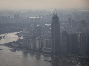 Sempat Mangkrak, Gedung Pencakar Langit di Wuhan Kembali Dibangun