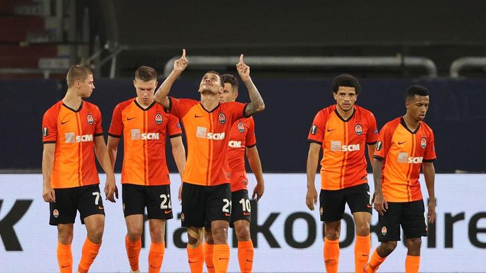Shakhtar Donetsk GELSENKIRCHEN, GERMANY - AUGUST 11: Alan Patrick of Shakhtar Donetsk celebrates after scoring his sides third goal during the UEFA Europa League Quarter Final between Shakhtar Donetsk and FC Basel at Veltins-Arena on August 11, 2020 in Gelsenkirchen, Germany. (Photo by Wolfgang Rattay/Pool via Getty Images)