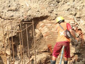 Foto: Batu Bata Bangunan Bersejarah di Stasiun Bekasi