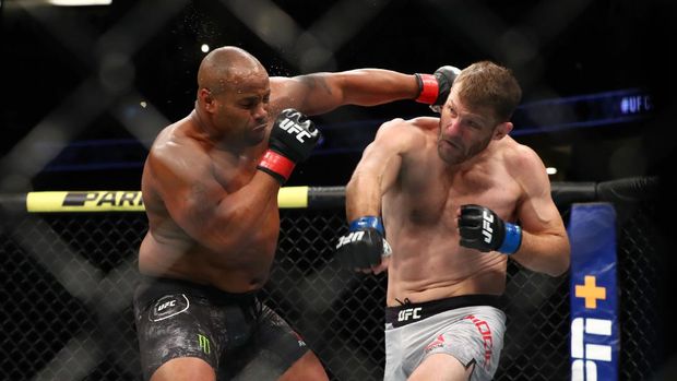 ANAHEIM, CALIFORNIA - AUGUST 17: Daniel Cormier throws a punch at Stipe Miocic in the first round during their UFC Heavyweight Title Bout at UFC 241 at Honda Center on August 17, 2019 in Anaheim, California.   Joe Scarnici/Getty Images/AFP