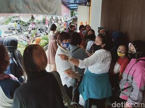 Abaikan Protokol COVID-19, Warga Klaten Jejali Toserba Serbu Diskon