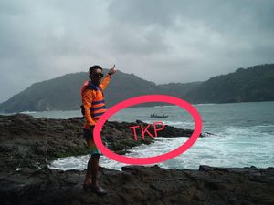 1 Pemancing Hilang Tergulung Ombak di Pantai Wediombo Gunungkidul 1 Pemancing Hilang Tergulung Ombak di Pantai Wediombo Gunungkidul