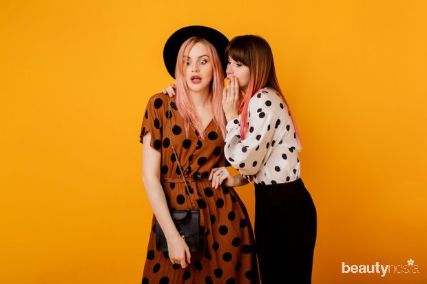 menggosipkan orang lain yang suka brhutang