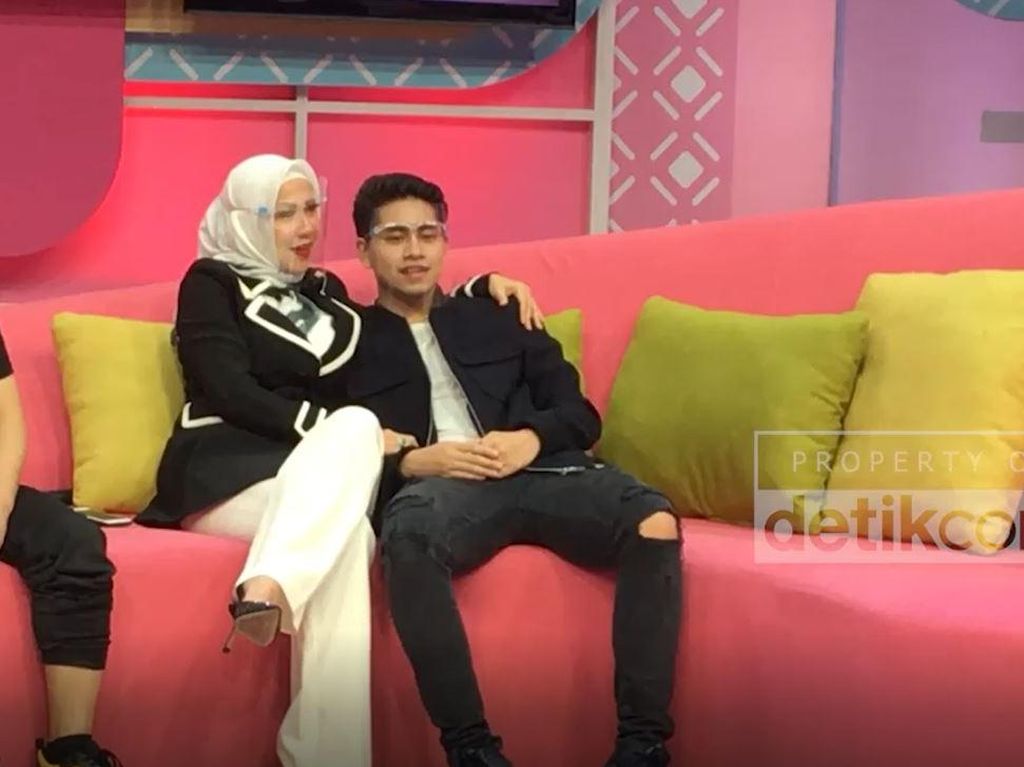 Cara Venna Melinda Mendidik Anak: Kayak Teman Saja Cara Venna Melinda Mendidik Anak: Kayak Teman Saja