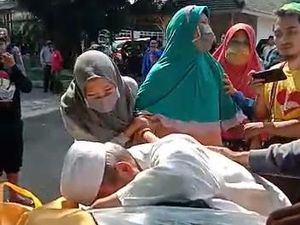 Jenazah Pasien COVID-19 Diciumi Warga, Seberapa Besar Risiko Penularannya? Jenazah Pasien COVID-19 Diciumi Warga, Seberapa Besar Risiko Penularannya?