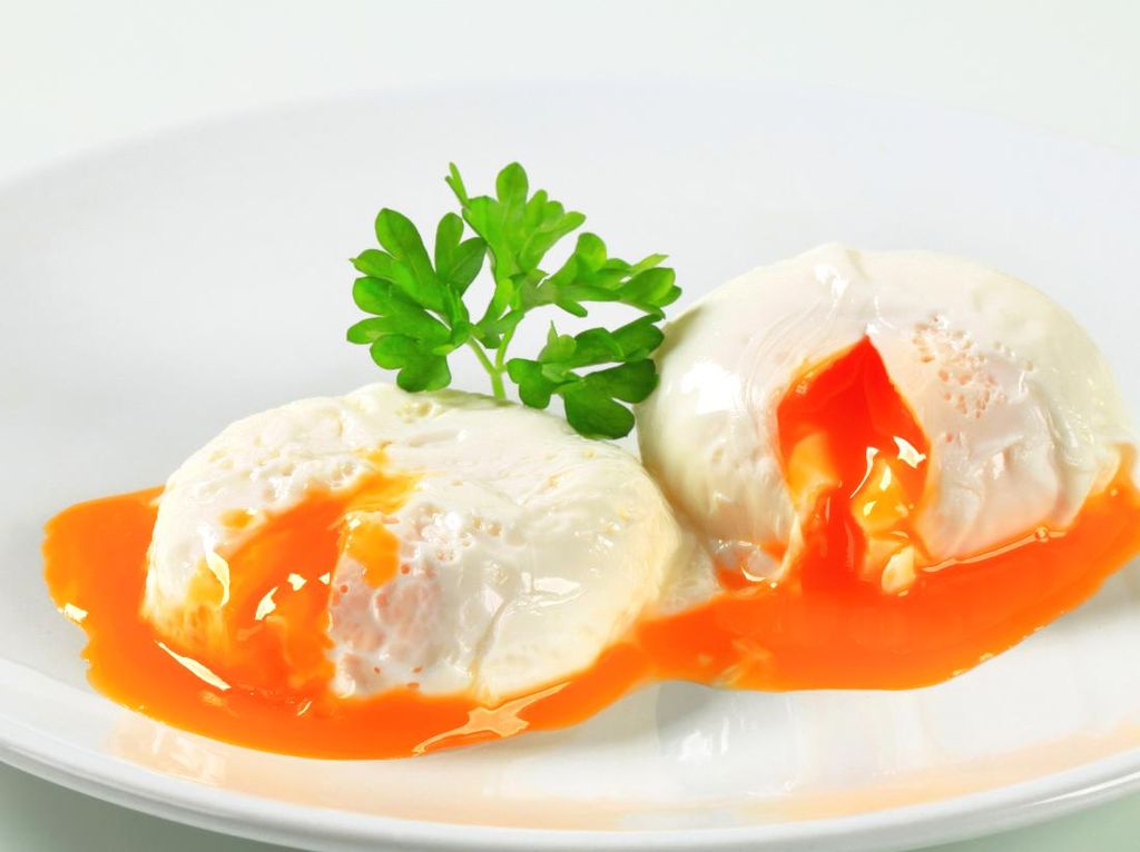 3 Cara Bikin Poached Egg Mulus dan Leleh dari Jamie Oliver