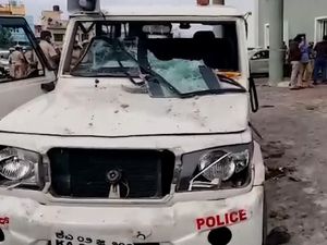 Video Kerusuhan di India Dipicu Postingan Hina Nabi Muhammad, 3 Tewas Video Kerusuhan di India Dipicu Postingan Hina Nabi Muhammad, 3 Tewas