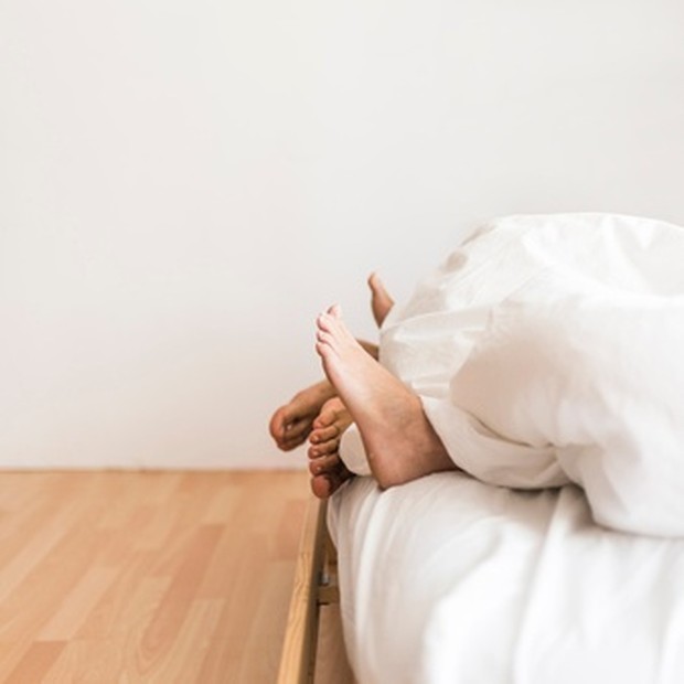 Perubahan hormonal dapat membuat vaginamu menjadi lebih kering dan sensitif, terutama jika kamu sedang berada dalam masa menyusui.