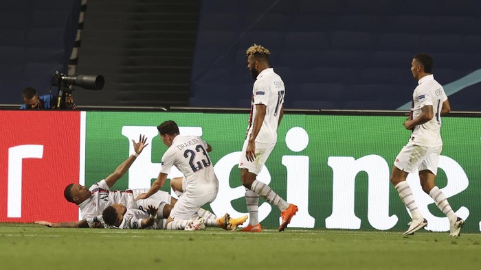 PSGs players celebrate the second goal of their team during the Champions League quarter-final soccer match between Atalanta and Paris Saint-Germain, at the Luz stadium in Lisbon, Portugal, Wednesday, Aug. 12, 2020. PSG won 2-1. (Rafael Marchante/Pool via AP)