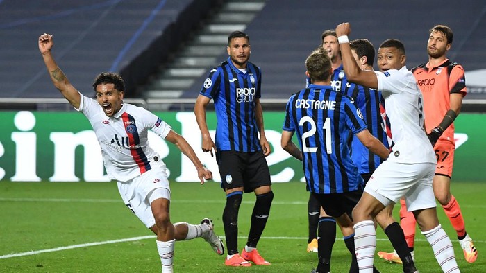 LISBON, PORTUGAL - AUGUST 12: Marquinhos of Paris Saint-Germain celebrates after scoring his teams first goal during the UEFA Champions League Quarter Final match between Atalanta and Paris Saint-Germain at Estadio do Sport Lisboa e Benfica on August 12, 2020 in Lisbon, Portugal. (Photo by David Ramos/Getty Images)