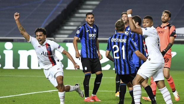 PSG's Marquinhos, left, celebrates after scoring his team's first goal during the Champions League quarterfinal match between Atalanta and PSG at Luz stadium, Lisbon, Portugal, Wednesday, Aug. 12, 2020. (David Ramos/Pool Photo via AP)
