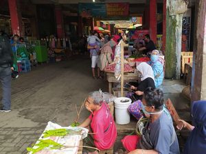 Emak-emak Pedagang Pasar Pusing Gegara Corona, Begini Deh Jadinya