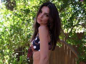 Emily Ratajkowski Alami Pelecehan di Usia 12 Tahun