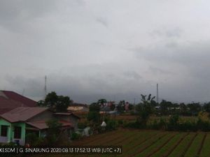 Selang 1 Jam, Gunung Sinabung Erupsi Ketujuh Kali Hari Ini Selang 1 Jam, Gunung Sinabung Erupsi Ketujuh Kali Hari Ini