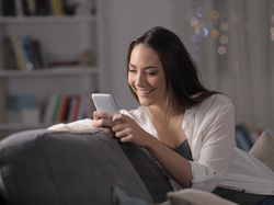 20 Chat WA Lucu Sama Pacar, Bikin Baper dan Senyum Sendiri