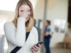 Foto Pamer Bokong di Depan Anak-anak Demi Konten, Wanita Ini Dihujat