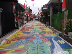 Semarak Agustusan, Kampung Ini Jadikan Jalan Berwarna-Warni