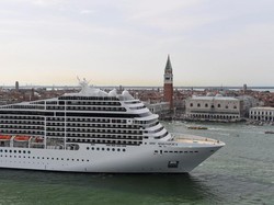 Musim Panas Ini, Kapal Pesiar Raksasa Italia Tak Berhenti di Venesia