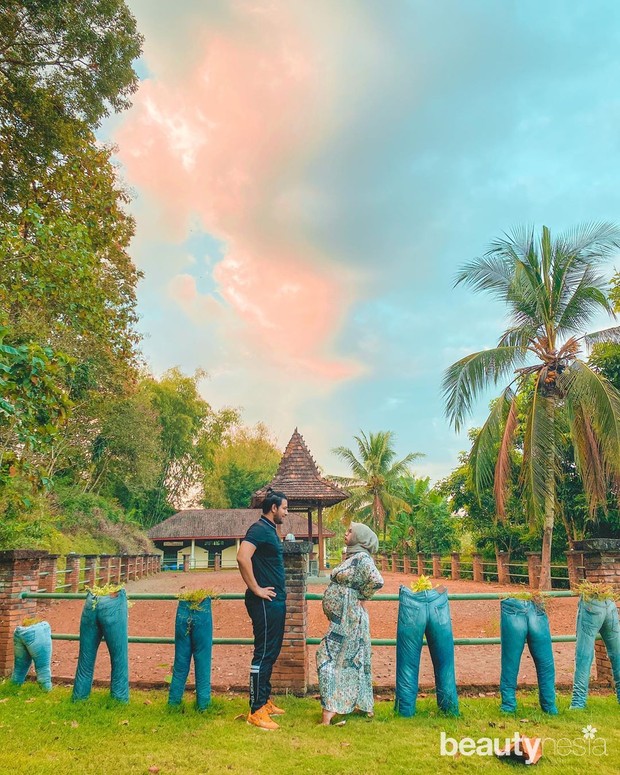 Liburan Irish Bella dan Ammar Zoni ke Candi Borobudur