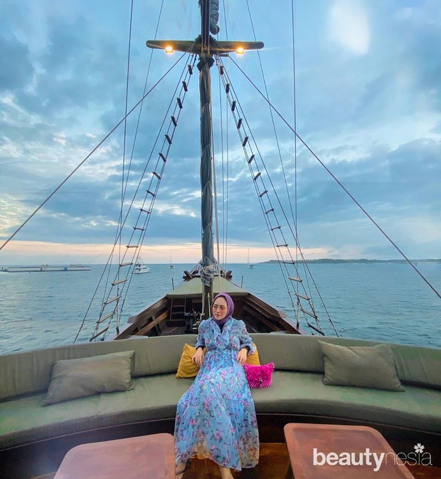 liburan seru Rachel Vennya di Sumba, naik kapal phinisi