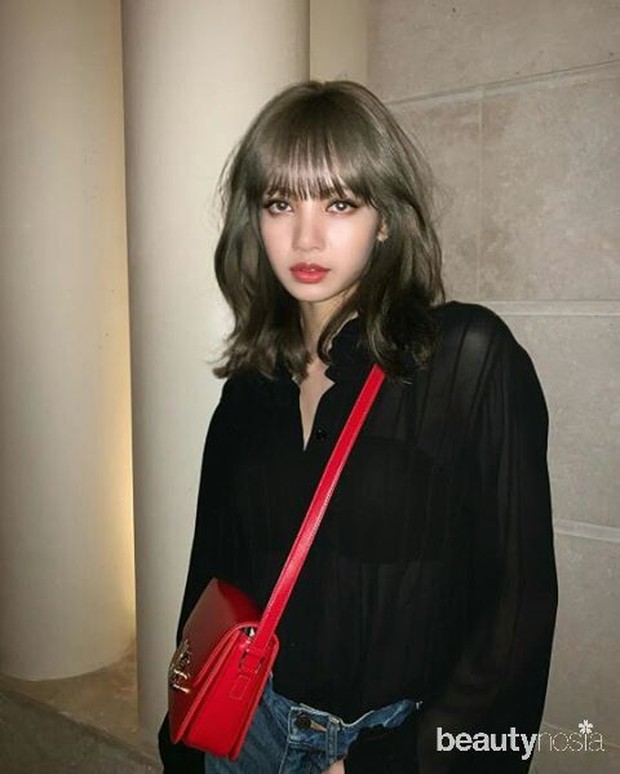 Sebelumnya bernama Pranpriya Manoban kemudian diganti menjadi Lalisa.