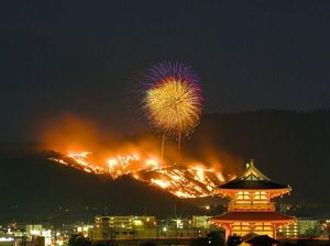 Mengenal Perayaan Bakar Gunung di Jepang