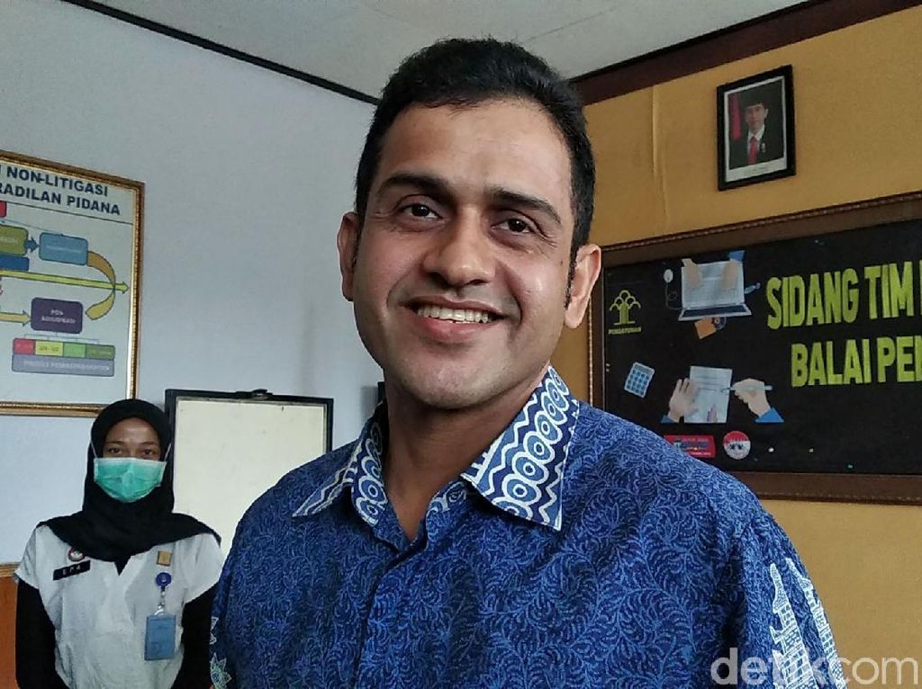 Senyum Bahagia Nazaruddin Setelah Bebas Murni Senyum Bahagia Nazaruddin Setelah Bebas Murni