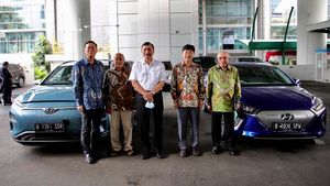 Penampakan Mobil Listrik yang Diparkir di Kantor Luhut