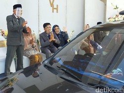 Mau Lihat Pengantin Bikin Resepsi Drive Thru?