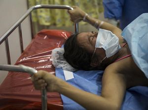 Potret Persalinan Pasien COVID-19 yang Bikin Haru di Peru