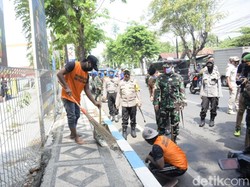Puluhan Warga Kota Pasuruan Jadi Petugas Kebersihan karena Tak Bermasker