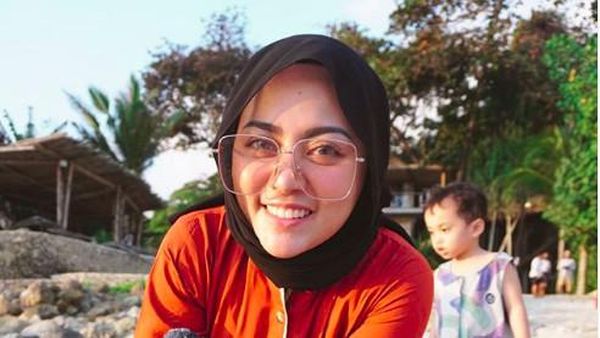 8 Transformasi Gaya Rachel Vennya Hingga Lepas Hijab