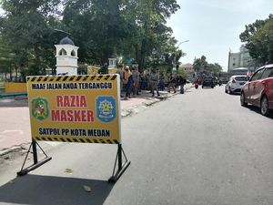 Kena Razia, Warga Tak Bermasker di Medan Dihukum Push Up-KTP Ditahan