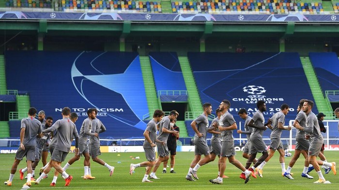 Atletico Madrid players exercise during a training session at the Jose Alvalade stadium in Lisbon, Wednesday Aug. 12, 2020. Atletico Madrid will play Leipzig in a Champions League quarterfinals soccer match on Thursday. (Lluis Gene/Pool via AP)