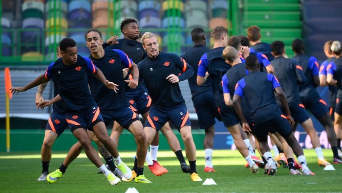 LISBON, PORTUGAL - AUGUST 12: Emil Forsberg of RB Leipzig trains during a training session ahead of their UEFA Champions League quarter-finals match against Atletico Madrid at Estadio Jose Alvalade on August 12, 2020 in Lisbon, Portugal. (Photo by Lluis Gene/Pool via Getty Images)