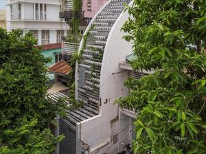 Rumah Bentuk Tabung yang Kelihatan Nyempil, Bagian Dalamnya Bikin Takjub Rumah Bentuk Tabung yang Kelihatan Nyempil, Bagian Dalamnya Bikin Takjub