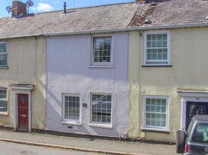 Foto Rumah Unik dengan Pintu Rahasia yang Bikin Bingung, Dijual Rp 4 M