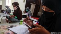 Foto Semangat Anak-anak Belajar Online di Masjid