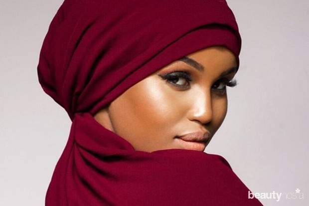 Tips Pilih Hijab/ Foto: Instagram.com/osob.mohamud hijab yang sesuai warna kulit sawo matang yaitu warna pastel dan cenderung gelap seperti biru navy, maroon, atau mauve