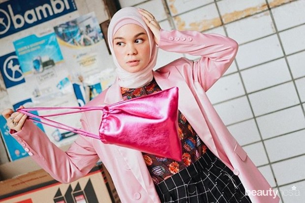 Tips Pilih Hijab/ Foto: Instagram.com/tantrinamirah hijab yang sesuai warna kulit kuning langsat adalah warna pink, merah maroon, dan kuning muda
