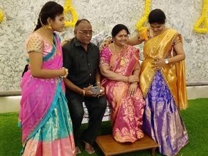 Cinta Banget, Pria Ini Pajang Patung Istri yang Sudah Meninggal di Rumah