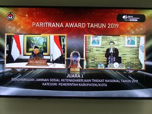 Wapres Serahkan Paritrana Award 2019