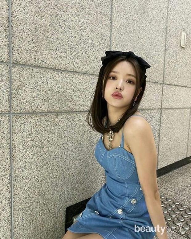 Sebelumnya bernama Yoo Yeonjoo kemudian diganti menjadii Yoo Shiah.