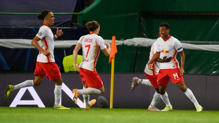 LISBON, PORTUGAL - AUGUST 13: Tyler Adams of RB Leipzig celebrates with teammates after scoring his teams second goal during the UEFA Champions League Quarter Final match between RB Leipzig and Club Atletico de Madrid at Estadio Jose Alvalade on August 13, 2020 in Lisbon, Portugal. (Photo by Lluis Gene/Getty Images)