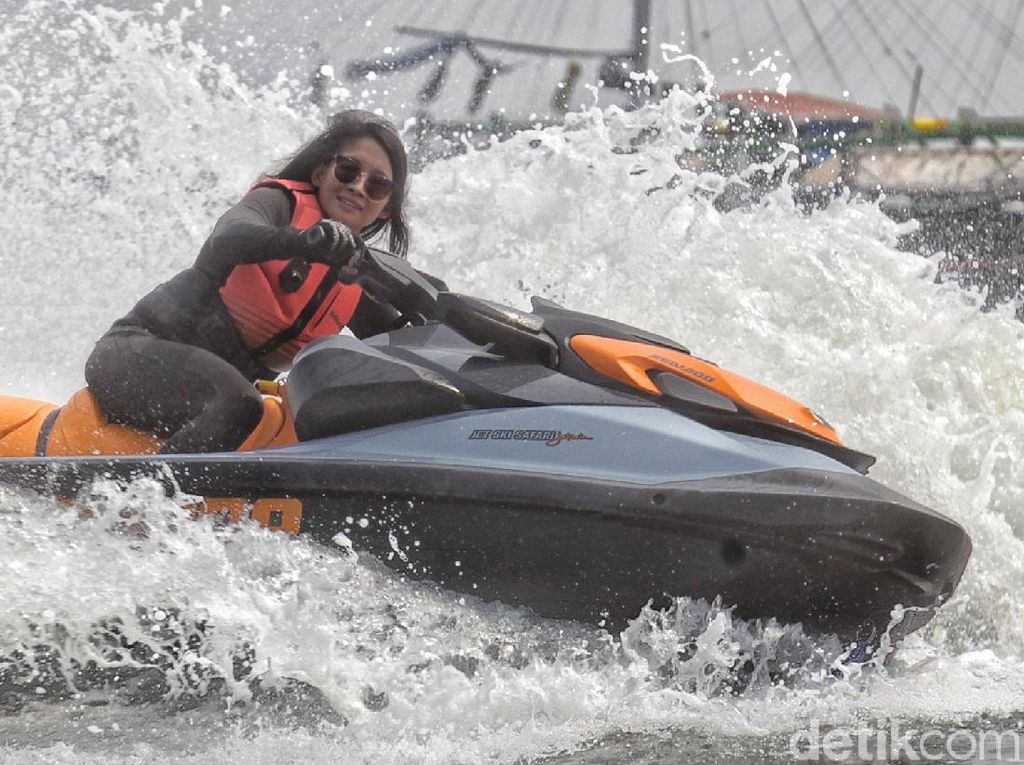 Kabar Terkini Anindya Putri, Puteri Indonesia yang Aktif Main Jet Ski