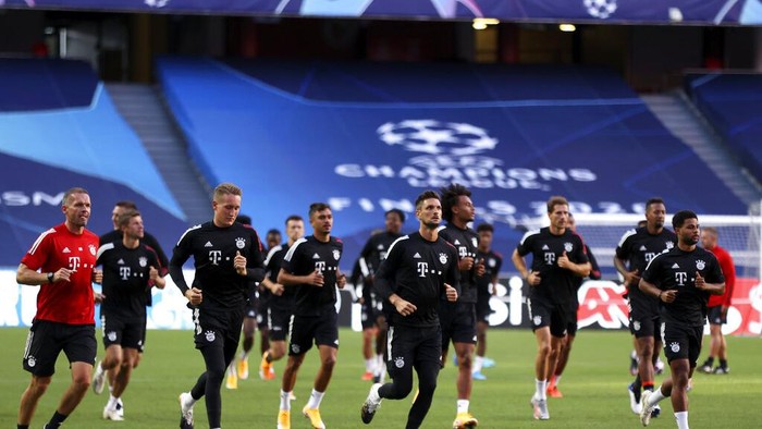 Bayern players run during a training session at the Luz stadium in Lisbon, Thursday Aug. 13, 2020. Bayern Munich will play Barcelona in a Champions League quarterfinals soccer match on Friday. (Rafael Marchante/Pool via AP)
