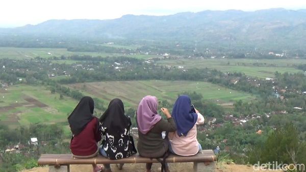 Foto: Pemandangan Aduhai dari Bukit Cantik di Trenggalek
